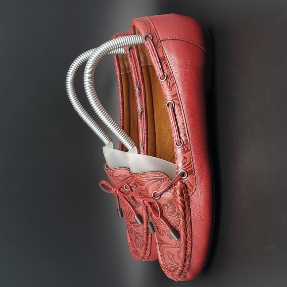 b.o.c | EUC Born Concept Red Tooled Vegan Leather Loafers Size 8 - Picture 3 of 8